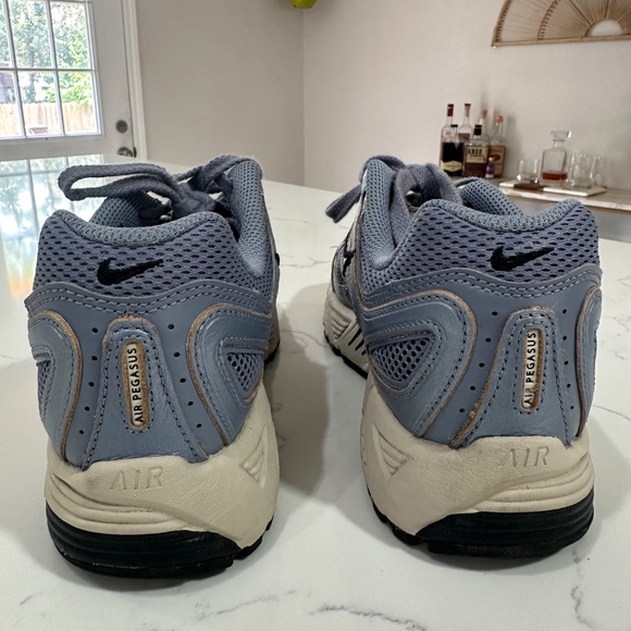 Women Nike 7 - Picture 3 of 3